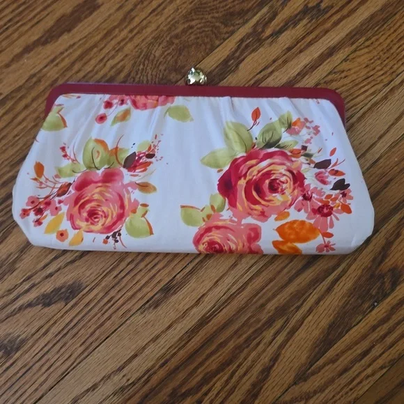 Banana Republic Vibrant Red and Orange Lace Clutch with Intricate Detailing - Picture 2 of 7